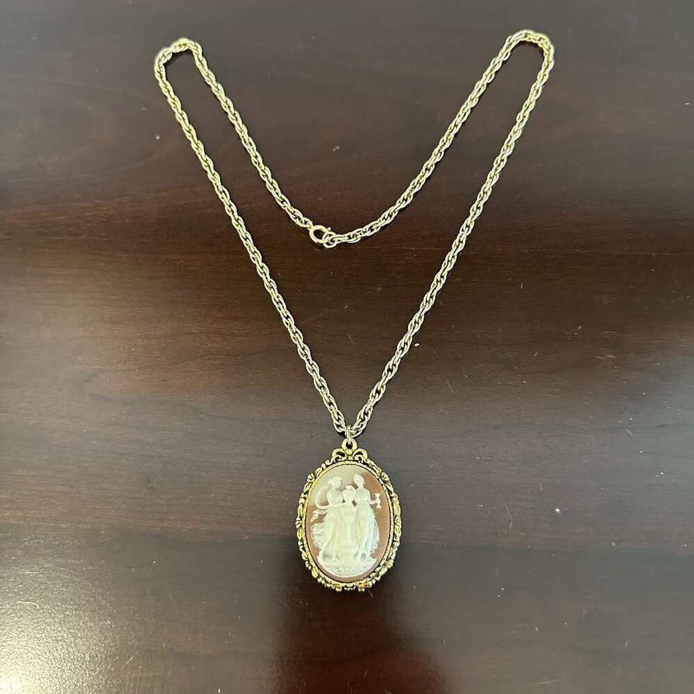 Gold-Tone Cameo Pendant Necklace - Cream Cameo